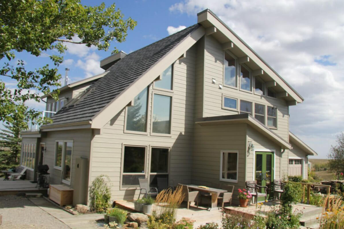 Upgrade Your Exterior with Valiant Exteriors – Trusted Siding Contractors in Calgary